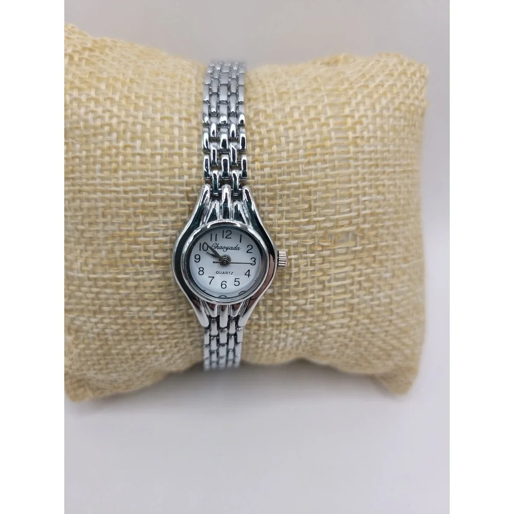 Chaoyada Women's Quartz Watch‎ Silver Tone Bracelet White Dial Analog Wristwatch